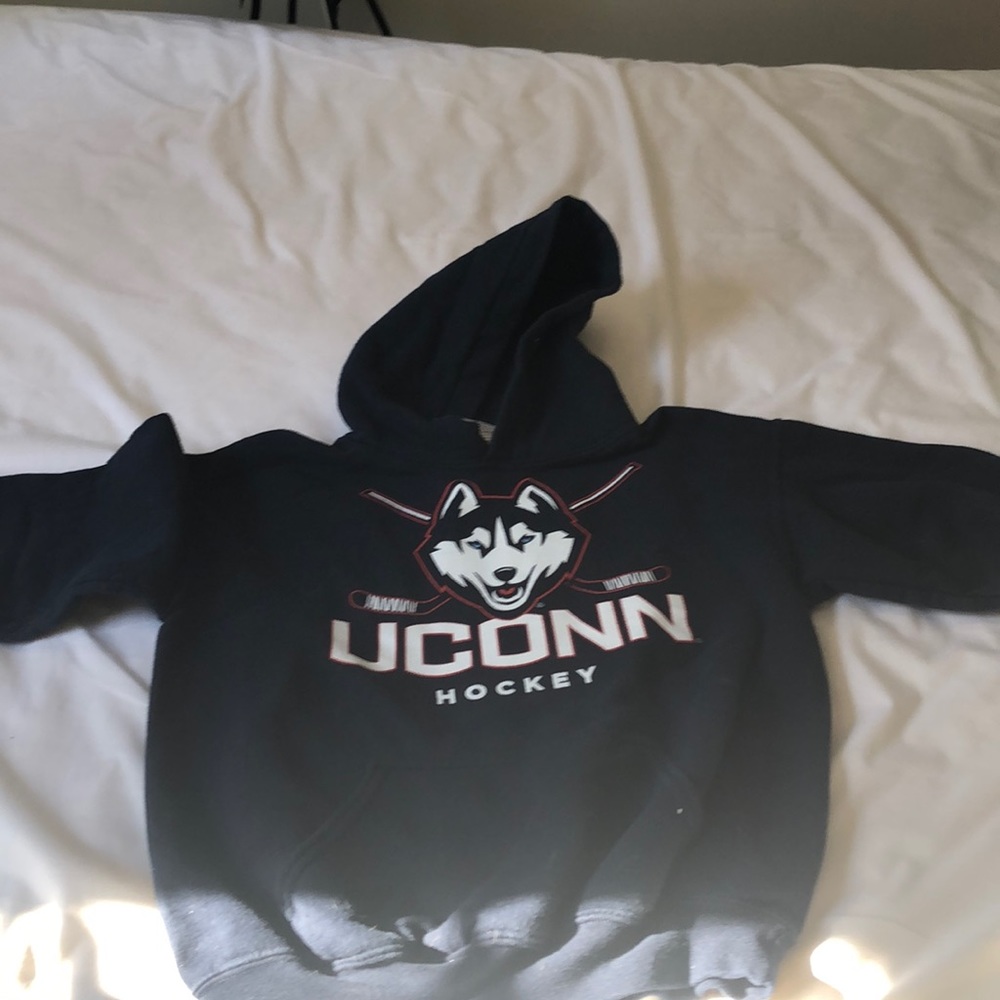 UCONN hockey sweatshirt